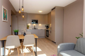 2 bedroom appartment - walking distance to the Technology Park, City Center & Uni - Fully furnished